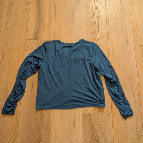 Size Large Active Top - Picture 6 of 6